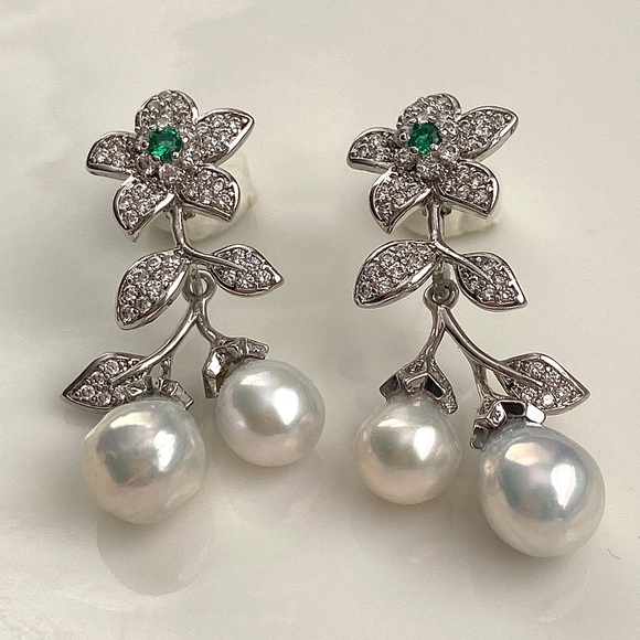 E119-Handmade High Quality Blue Luster Freshwater Pearl Flower Earring - Picture 2 of 7
